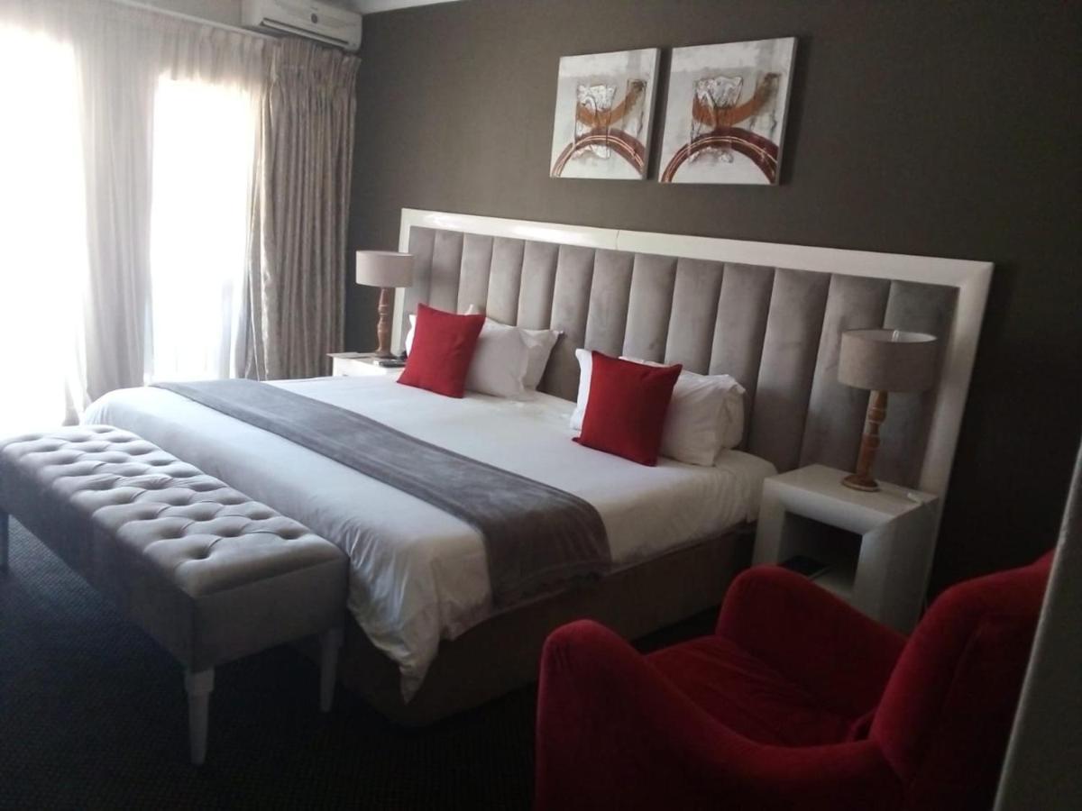 Ruby Stone Boutique Hotel โพเลอกวาเน ภายนอก รูปภาพ