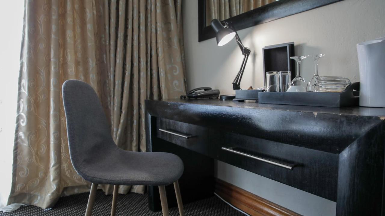 Ruby Stone Boutique Hotel โพเลอกวาเน ภายนอก รูปภาพ