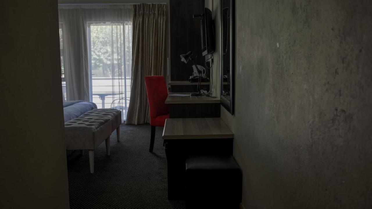 Ruby Stone Boutique Hotel โพเลอกวาเน ภายนอก รูปภาพ